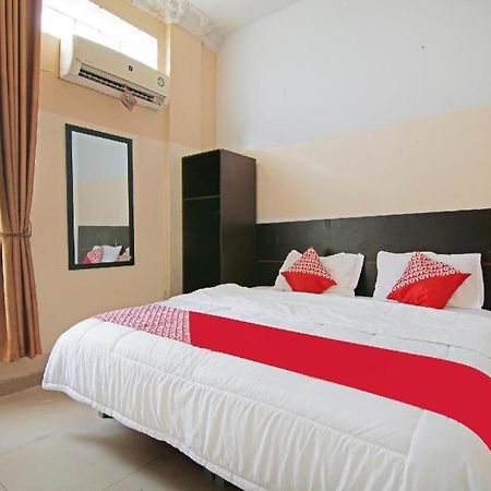 Oyo 91510 Homestay Utama Syariah Pekanbaru Esterno foto