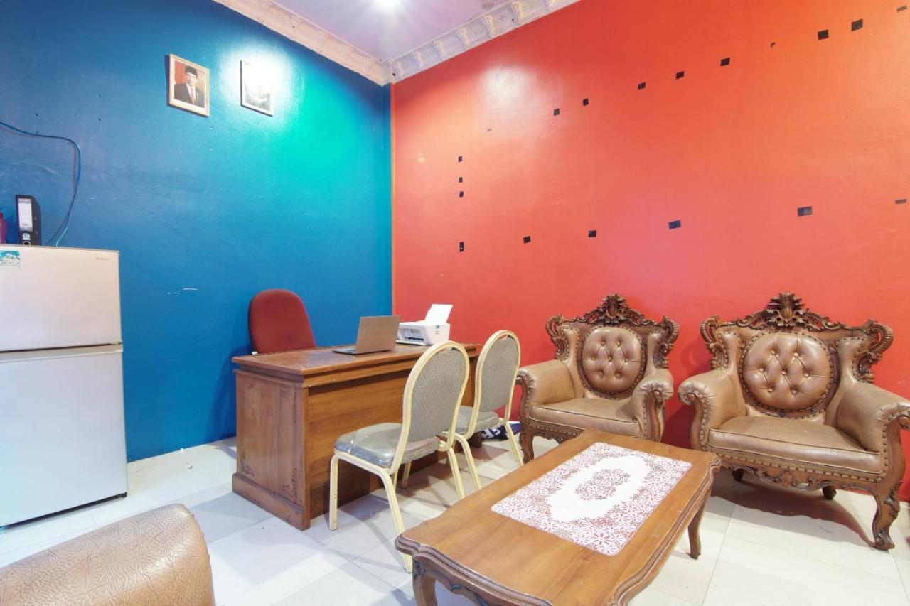 Oyo 91510 Homestay Utama Syariah Pekanbaru Esterno foto