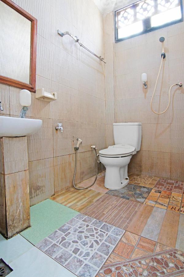 Oyo 91510 Homestay Utama Syariah Pekanbaru Esterno foto
